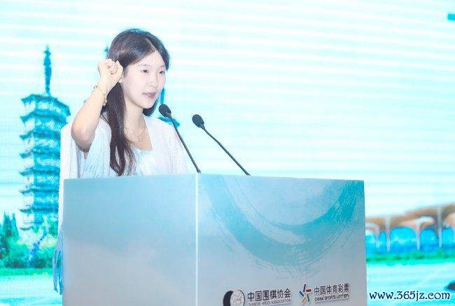 畅通员代表吴依铭宣誓