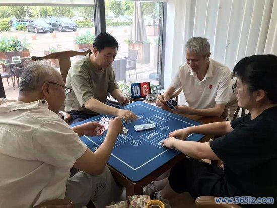  掼蛋现场
